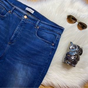 LOFT Curvy Kick Crop Jeans